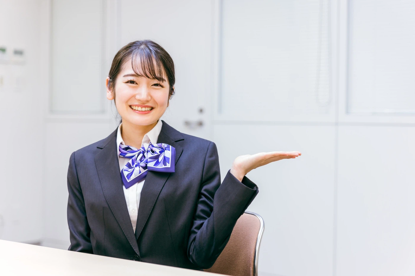 デジタル機器を使って学ぶ様子